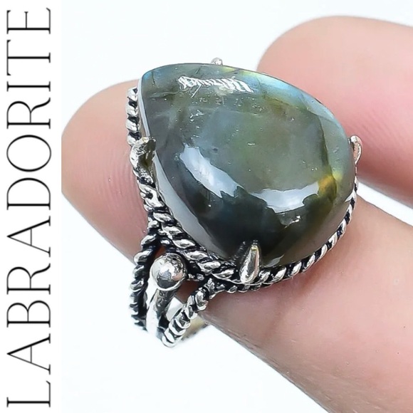 Flashy Labradorite Gemstone Chunky Handmade Ring - Picture 8 of 9